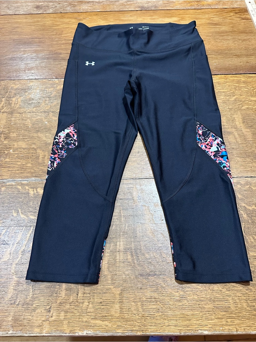 Under Armour Black Capri Leggings with Pink & Blue Patterned Panels Sz Large